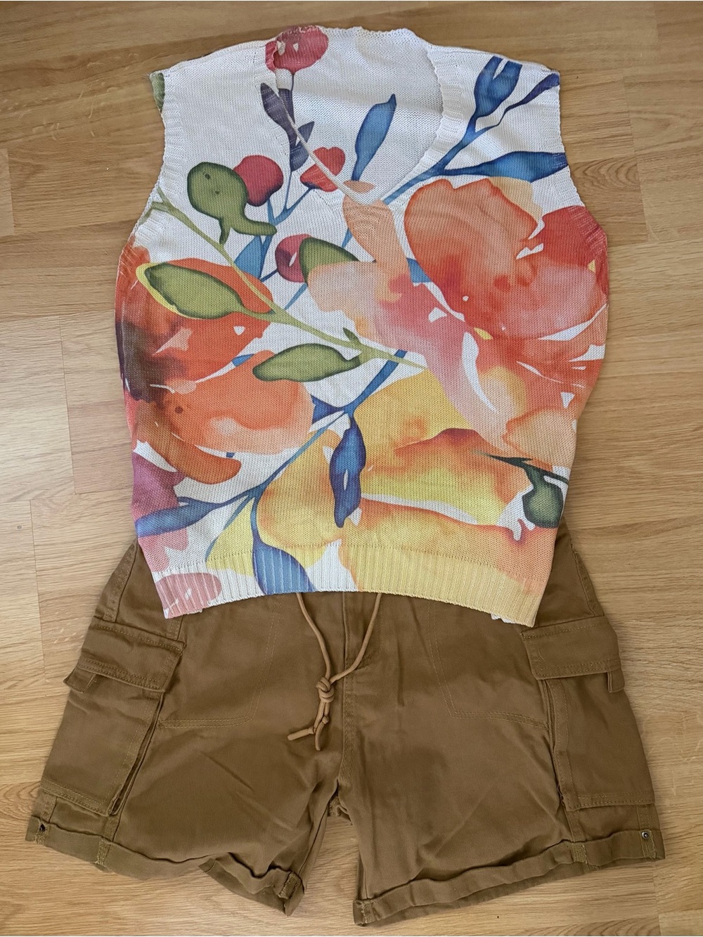 Womenโs Floral Linen Knit Tank Top in Multicolor with Tan shorts